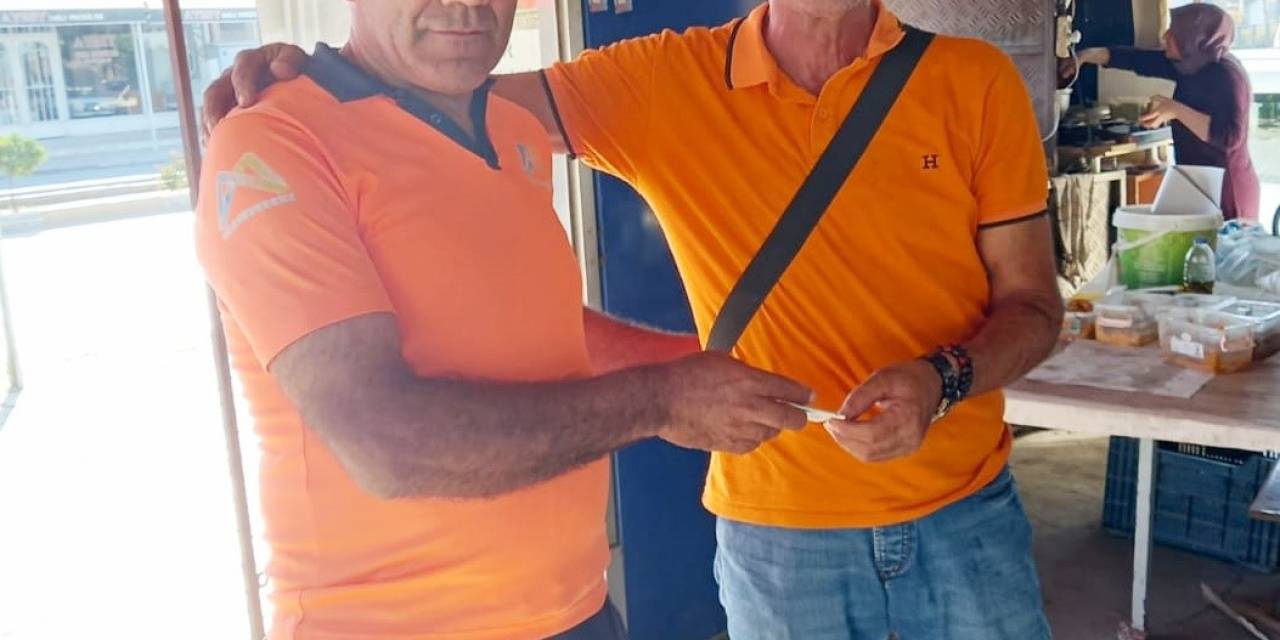 Belediye İşçisi Bulduğu Parayı Sahibine Teslim Etti