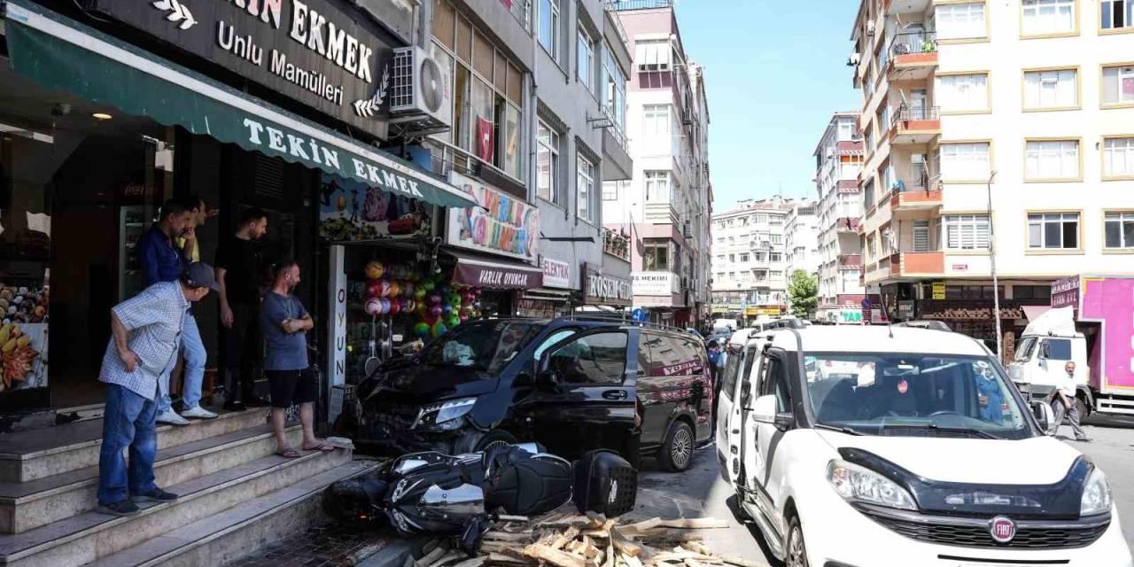 Güngören’de Alkollü Sürücü Caddeyi Birbirine Kattı