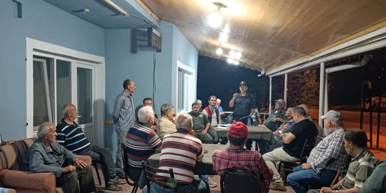 Jandarma Ekipleri Pınarhisar’da Vatandaşları Bilgilendirdi