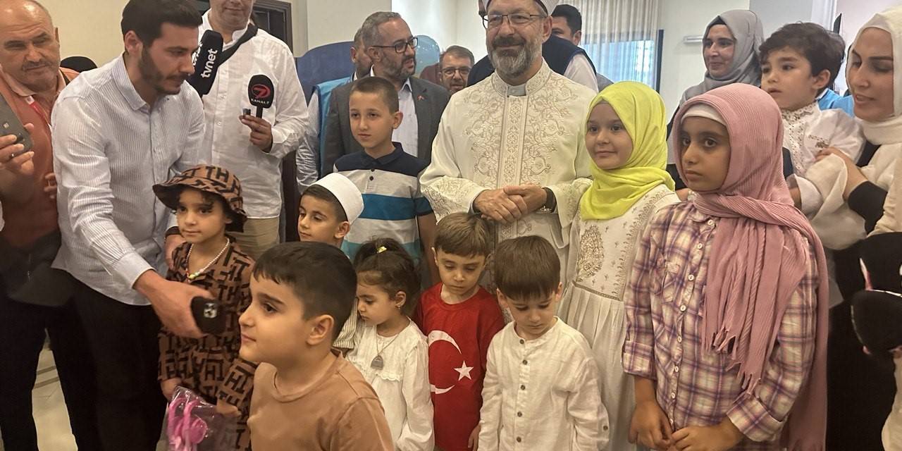 Diyanet’in Mekke’deki ’çocuk Kafilesi’ Hacı Adayı Anne Babaları Rahatlatıyor