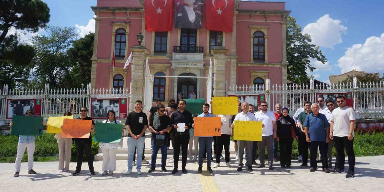 Edirne’de Üniversite Öğrencileri Ulaşım Zamlarını Protesto Etti