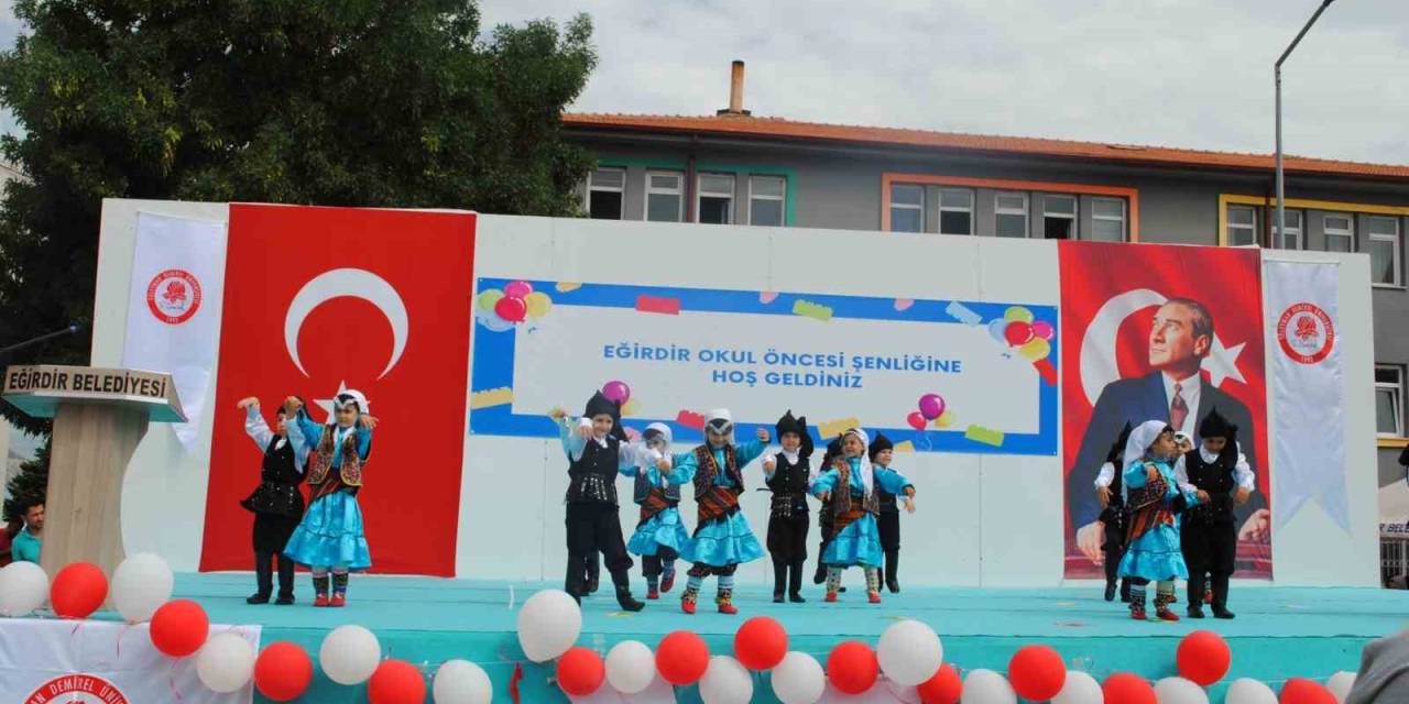 Çocuk Şenliği Renkli Görüntülerle Kutlandı