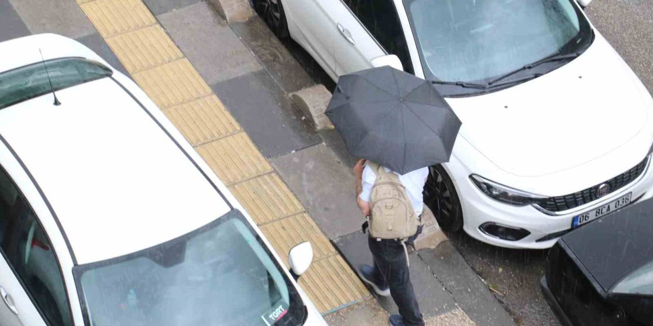 Ankara’da Sağanak Yağış Etkili Oldu