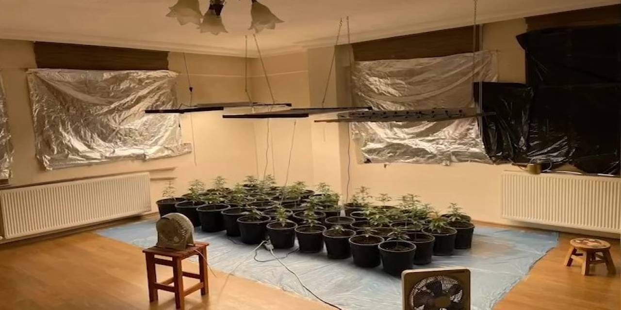 Evin İçerisinde Düzenek Kurup Uyuşturucu Ticareti Yapan 8 Şüpheli Tutuklandı