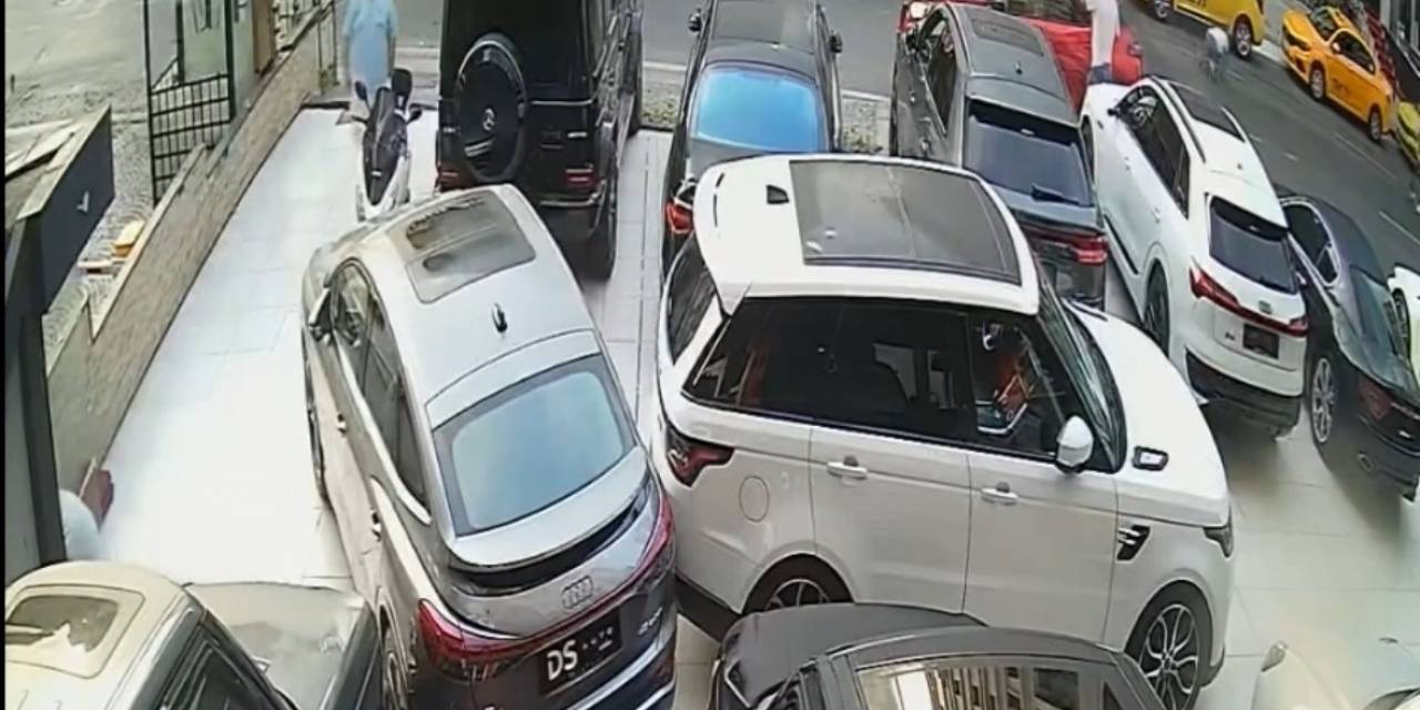 Beşiktaş’ta Eğlence Mekanına Silahlı "İstek Parça" Saldırısı Kamerada: Arkadaşının Aracını Gasp Edip Kurşun Yağdırdı