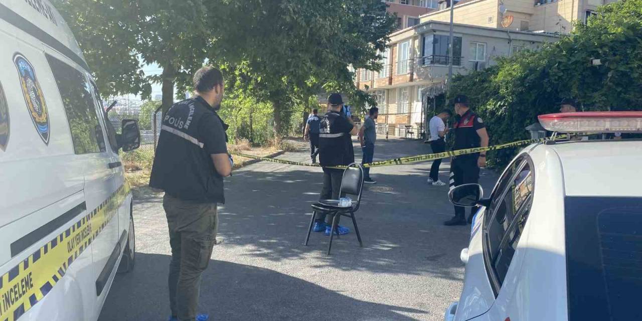 Avcılar’da Uzun Namlulu Silah Ve Tabancayla Kahvehaneyi Taradılar: 4 Yaralı