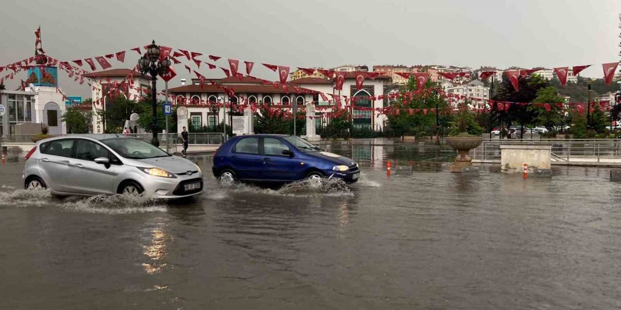 Ankara’da Sağanak Sonrası Yollar Göle Döndü
