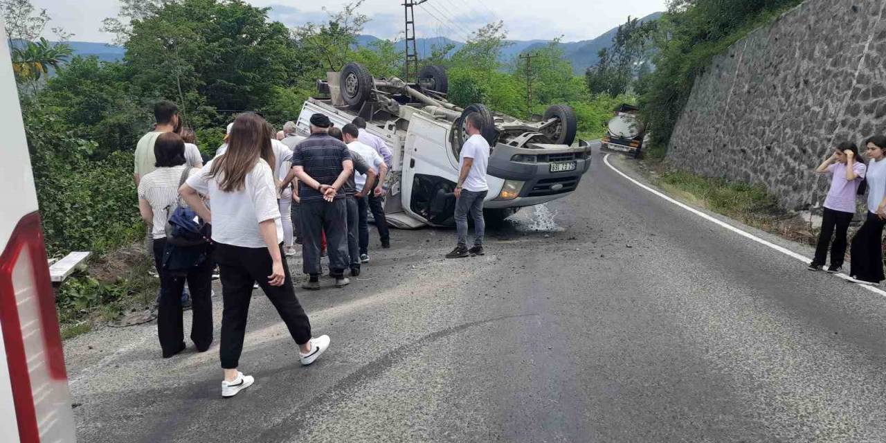 Takla Atan Mobilya Yüklü Kamyonetten Yara Almadan Kurtuldular