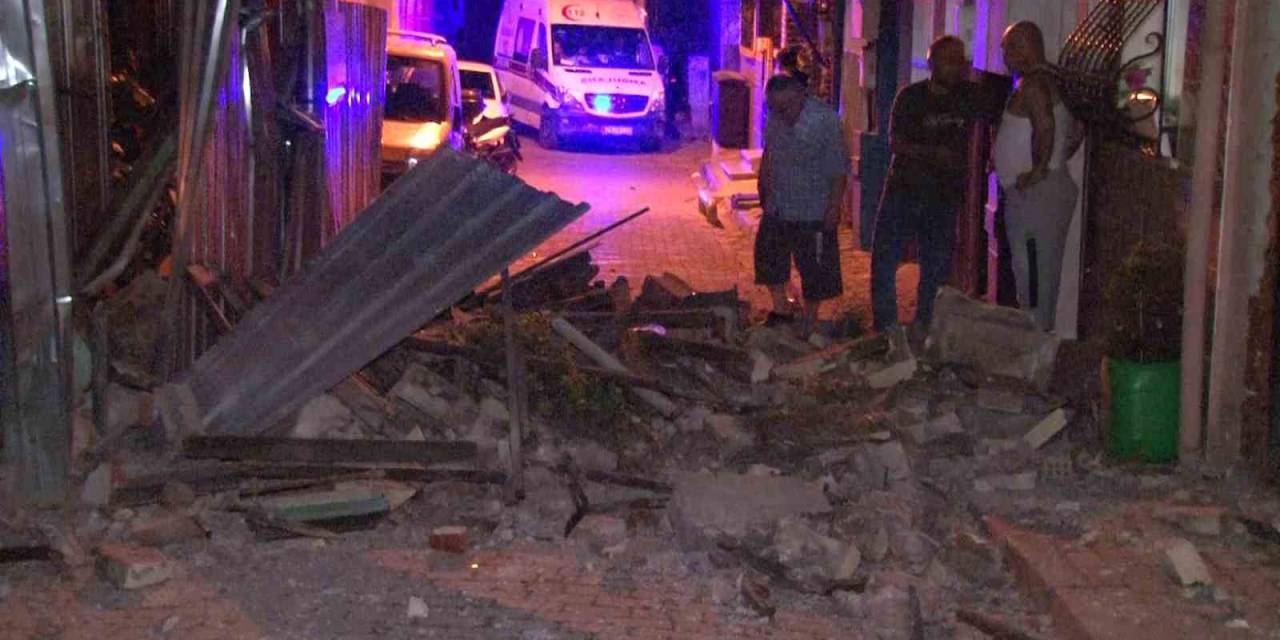 Fatih’te Tarihi Metruk Bina Kısmen Çöktü