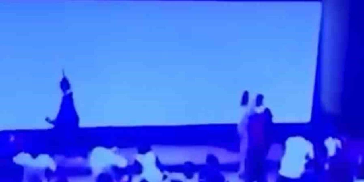 Cemal Reşit Rey Salonunda Dev Ekranın Düştüğü Anlar Kamerada