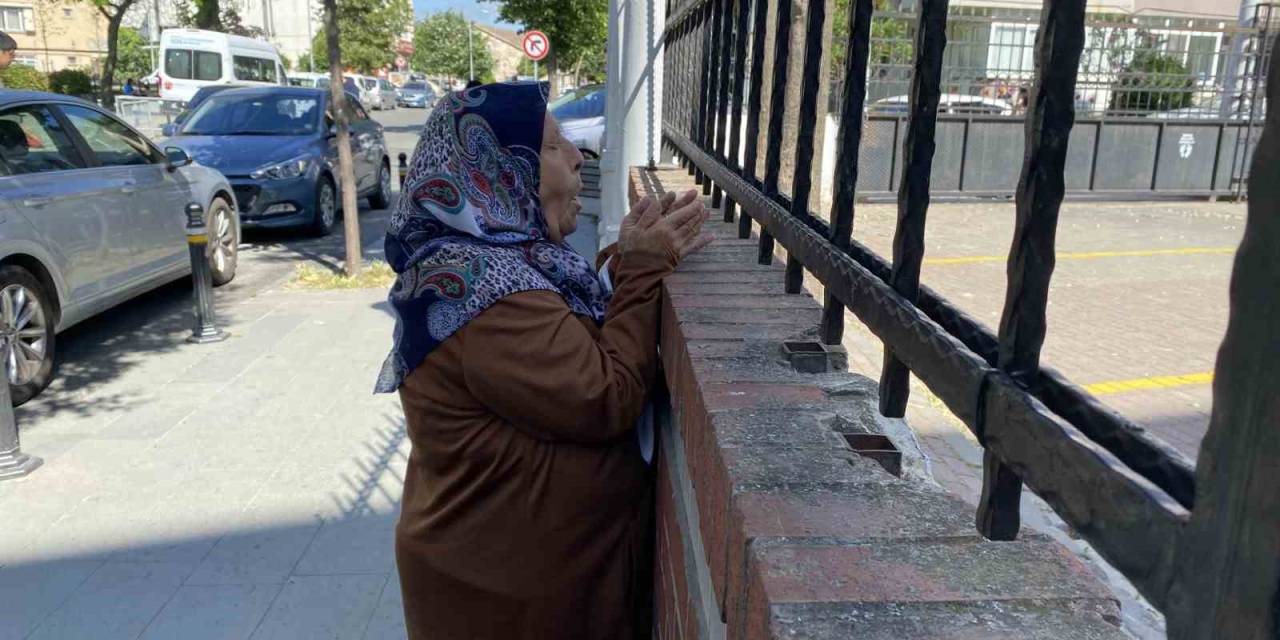 Yks Heyecanı Başladı, 3 Haftalık Bebek Annesini Bekledi