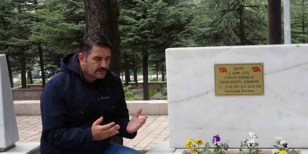 Şehidin Cenaze Töreninden Etkilendi, 8 Bin Şehit Mezarı Ziyaret Etti