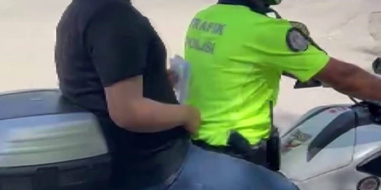 Üniversite Sınavına Geç Kalanların Yardımına Polisler Yetişti