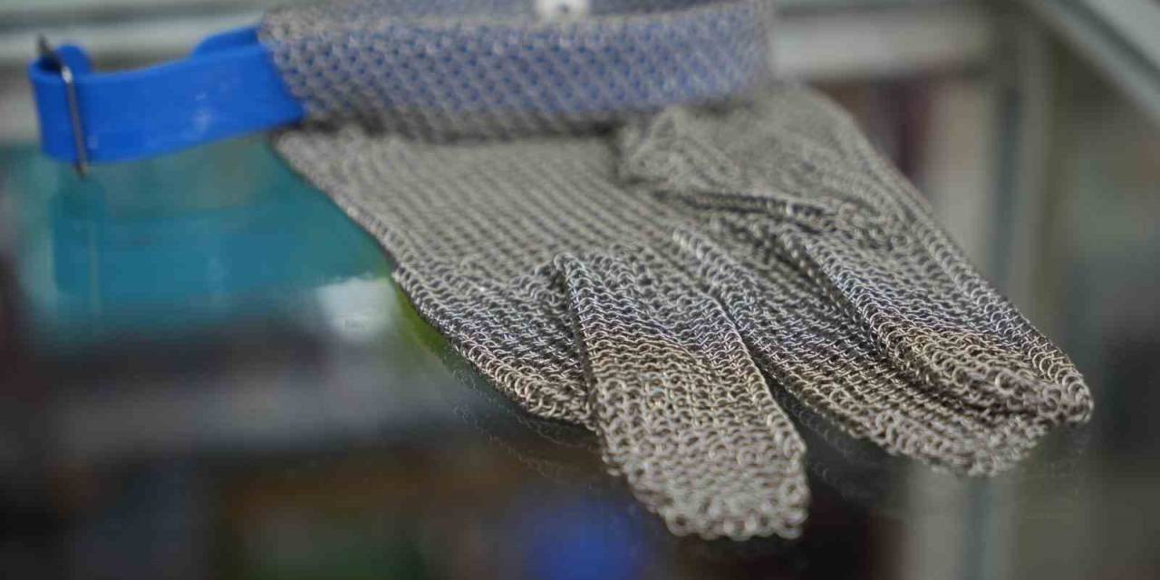 Acemi Kasapların Korkulu Rüyasına Çelik Eldiven Çözümü