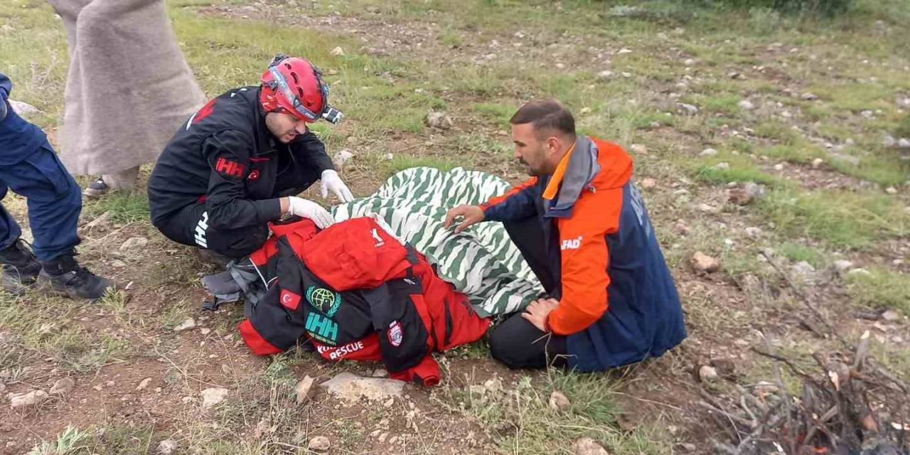 Ormanlık Alanda Kaybolan Yaşlı Kadın Helikopterle Kurtarıldı