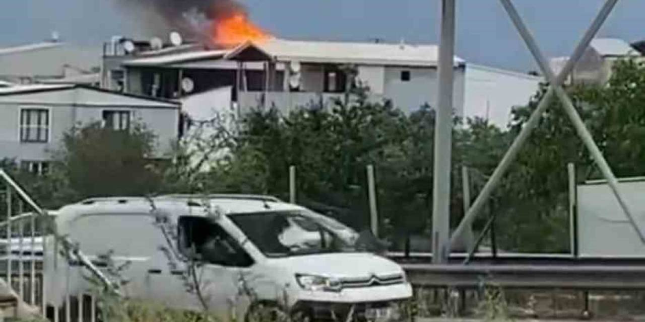 Bursa’da Evin Çatısı Alevlere Teslim Oldu