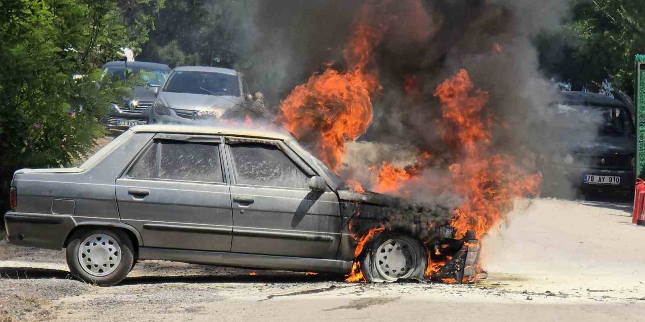 Torununu Sınava Getirdikten Sonra Otomobili Alev Topuna Döndü