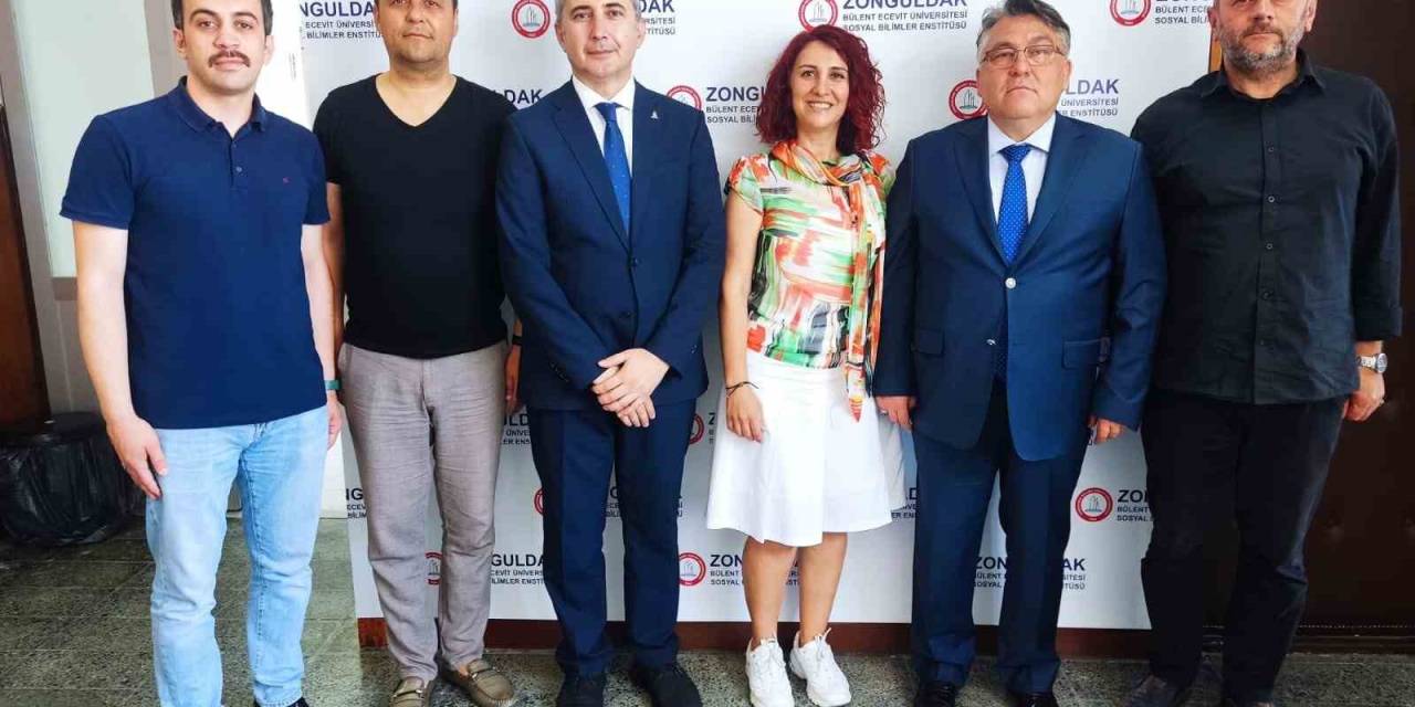 Rektör Özölçer, Yüksek Lisans Öğrencilerinin Mezuniyet Etkinliğine Katıldı