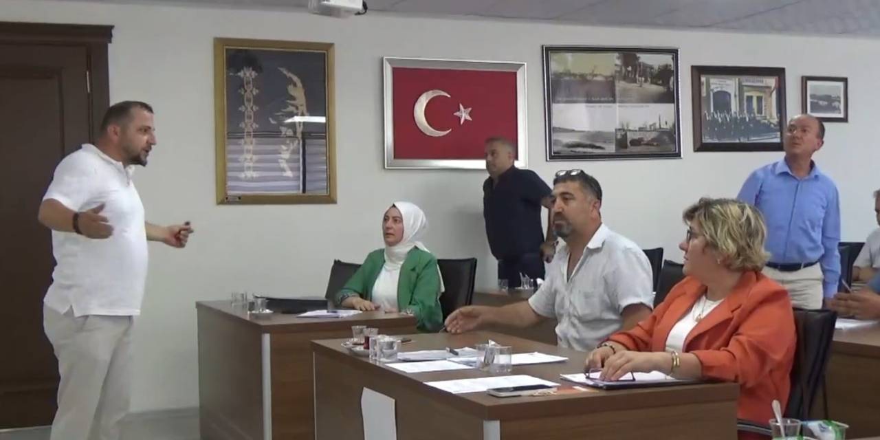 Lapseki Belediyesi Meclisi’nde "O Kim?" Tartışması