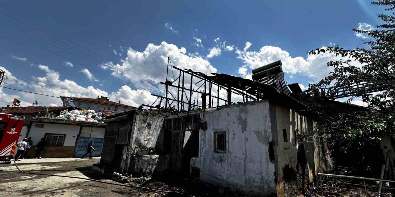 Tek Katlı Evde Çıkan Yangın Korkuttu