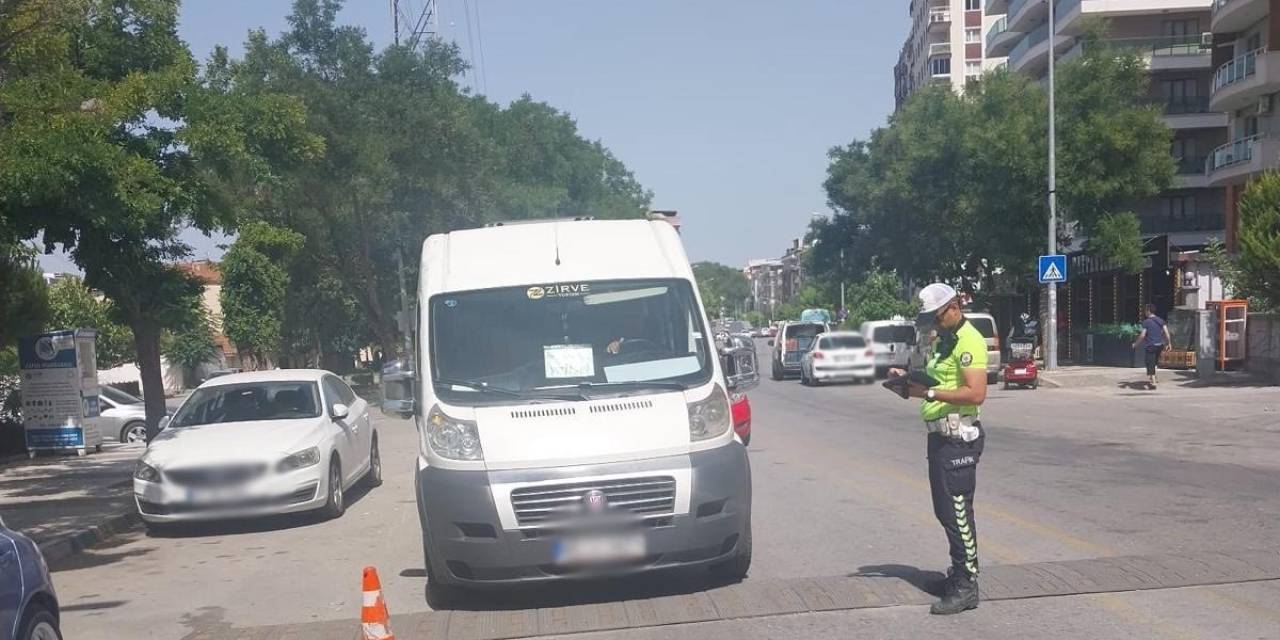 Manisa’da 4 İşçi Servisi Trafikten Men Edildi