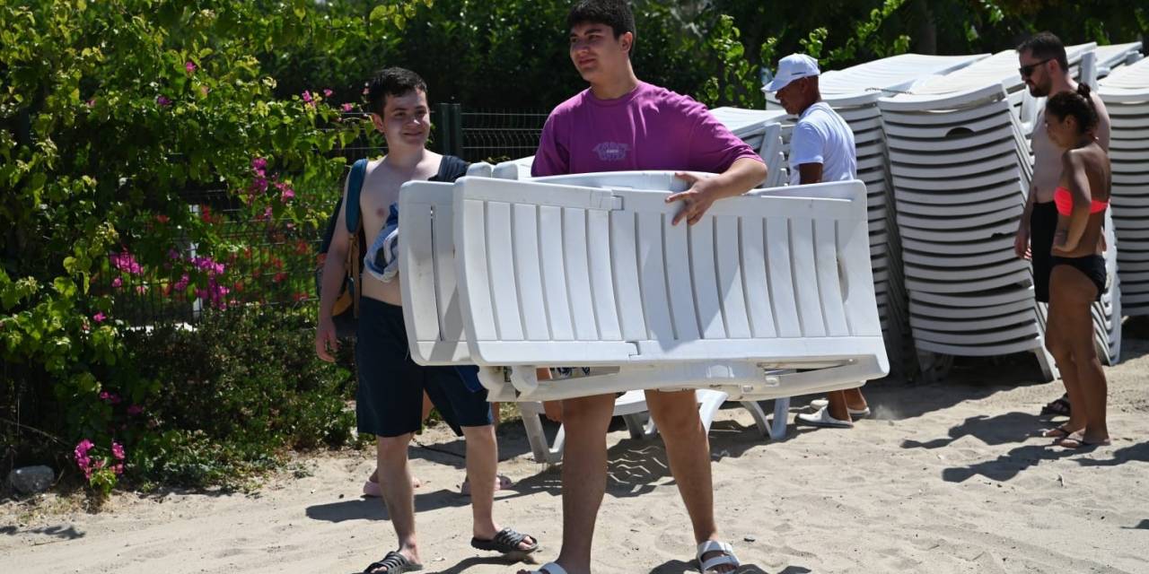 Kuşadası Plajlarında Ücretsiz Şezlong Ve Şemsiye Hizmeti Başladı