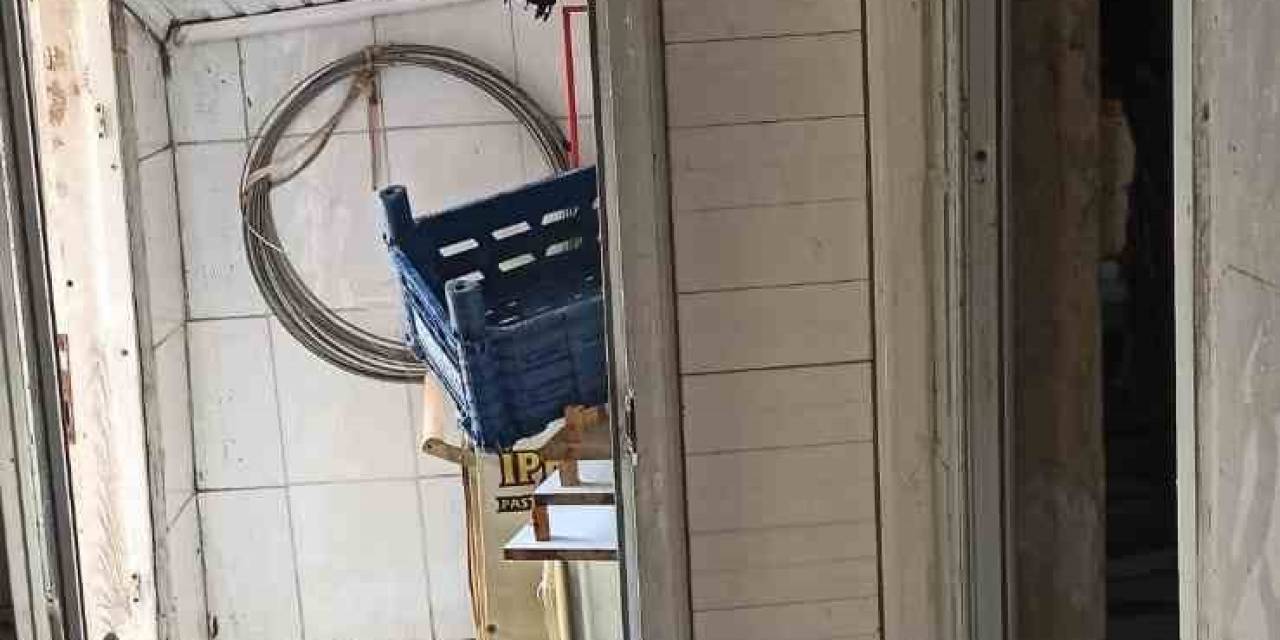 Tarsus’ta Otomobil Ve İş Yerinde Yangın