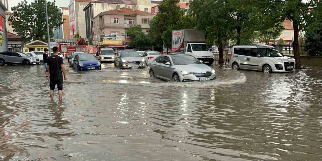 Yozgat Yerköy’de Sağanak Yağış Sonrası Yollar Göle Döndü