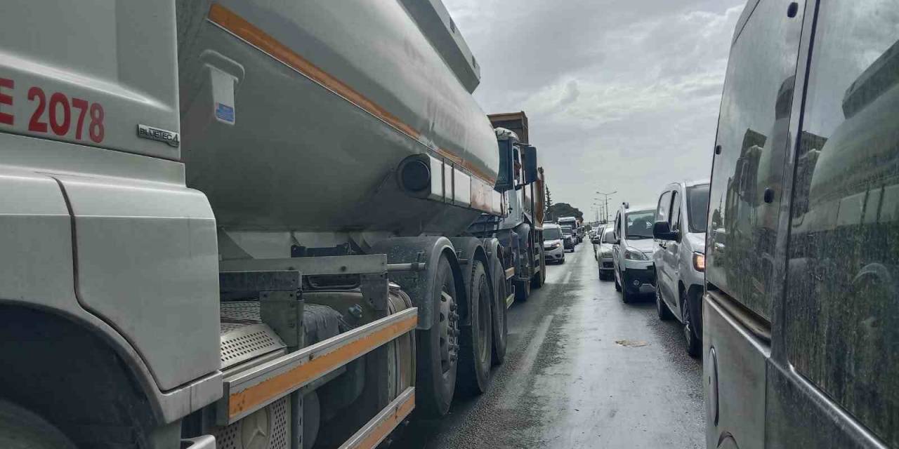 Aydın’da Sıcaklara Paralel Olarak Artan Trafikle, Ulaşım Çileye Döndü
