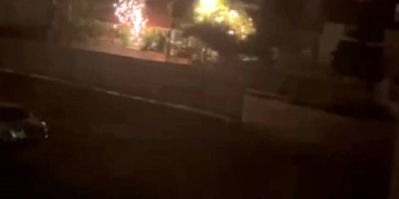 Sıcakla Birlikte Genleşen Elektrik Kablolarındaki Patlamalar Kamerada