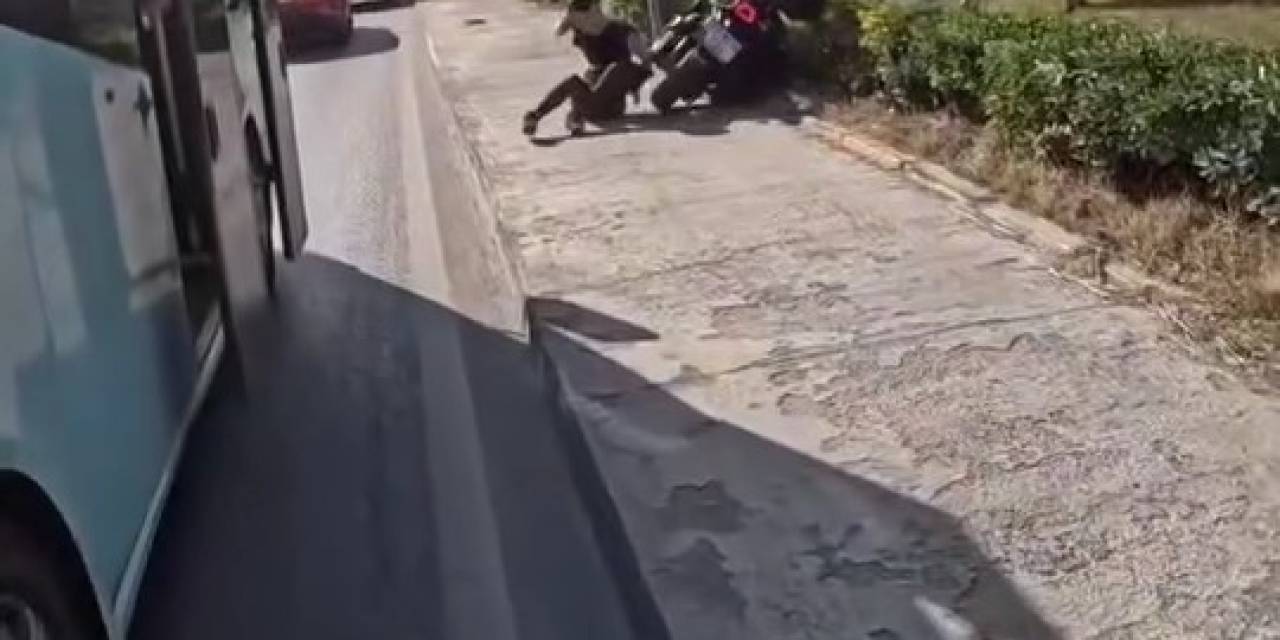 Kartal’da Motosikletlinin Kaldırımdaki Kadına Çarptığı Anlar Kamerada