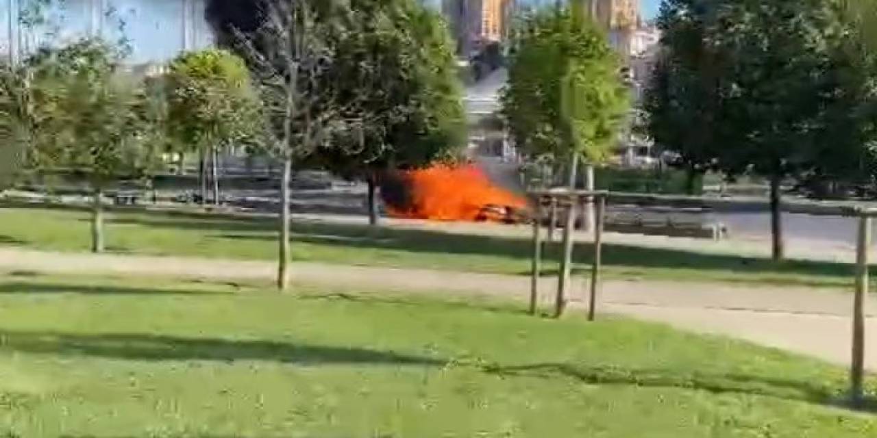 Pendik’te Kaza Yapan Otomobil Alev Alev Yandı