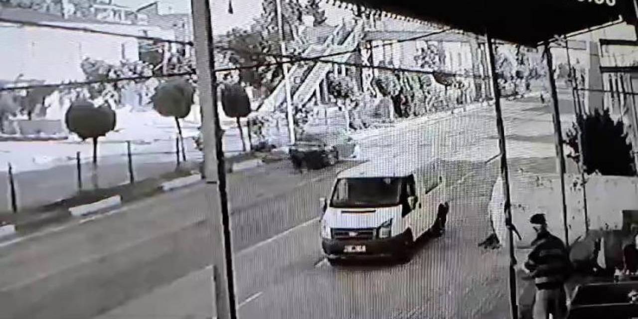 Otomobilin Çarptığı Yaya Hayatını Kaybetti: Kaza Anı Kameralara Yansıdı