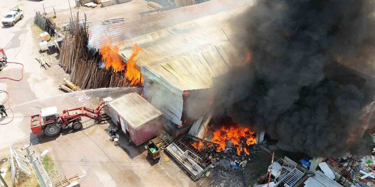 Aksaray’da Kereste Fabrikası Alev Alev Yandı