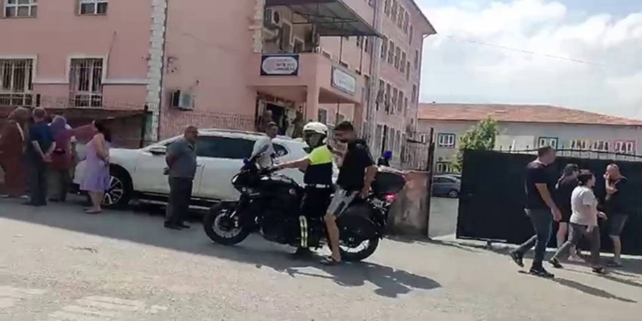 Kimliğini Unutan Ve Sınava Geç Kalan Adayların İmdadına Polis Ekipleri Yetişti