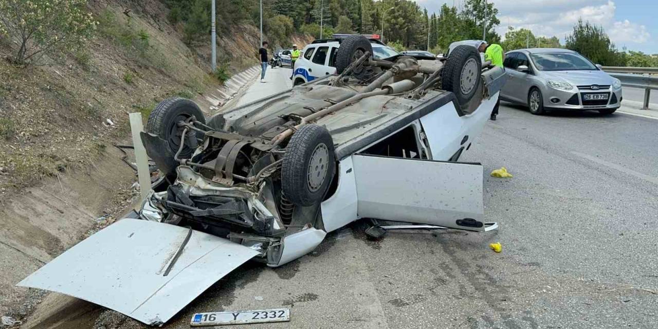 Bilecik’te Sürücüsünün Direksiyon Hakimiyetini Kaybettiği Araç Takla Attı: 2 Yaralı