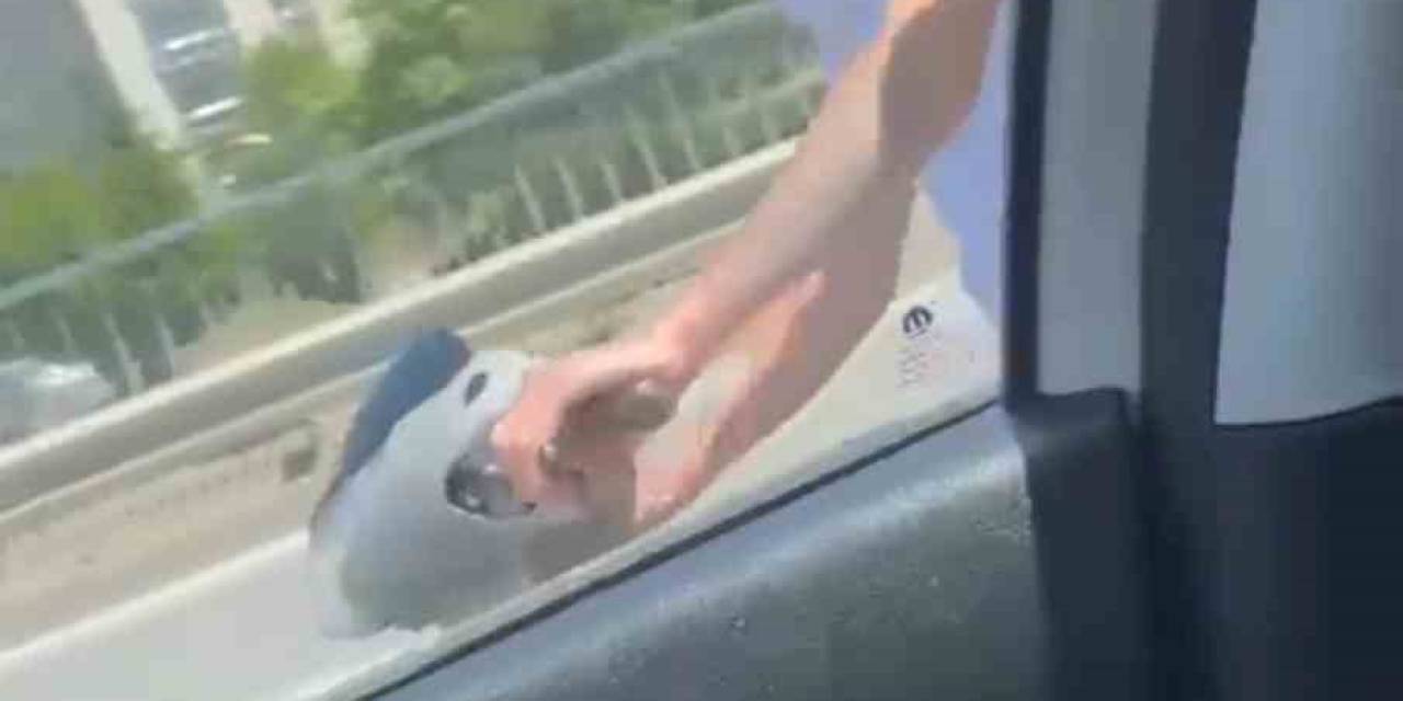 Kartal’da Yayaya Yol Veren Sürücüye Saldırmaya Çalışan Trafik Magandaları Kamerada