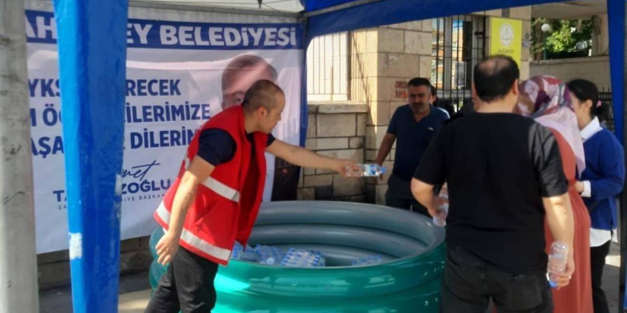 Şahinbey Öğrencilerin Ve Velilerin Sınav Heyecanı Paylaştı