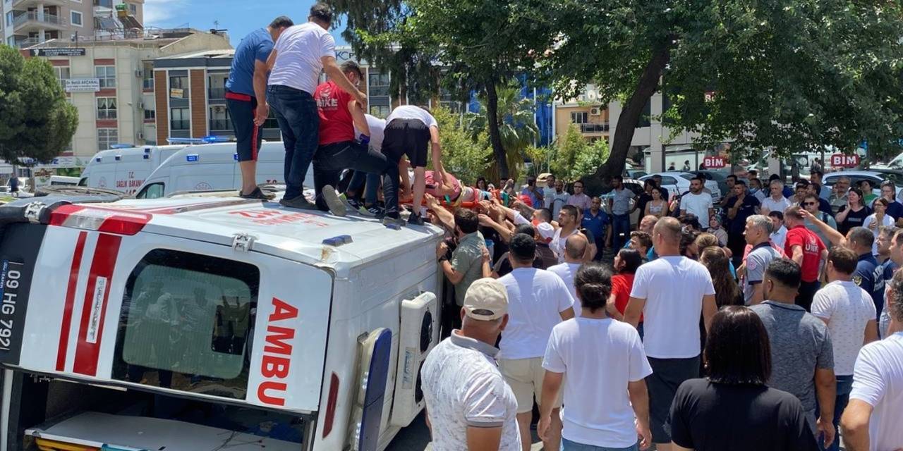 Hasta Taşıyan Ambulans Devrildi: 4 Yaralı