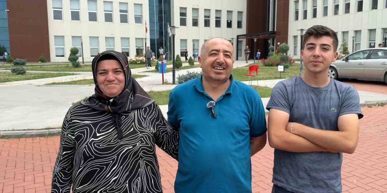 Anne Oğul Aynı Okulda Sınava Girdi