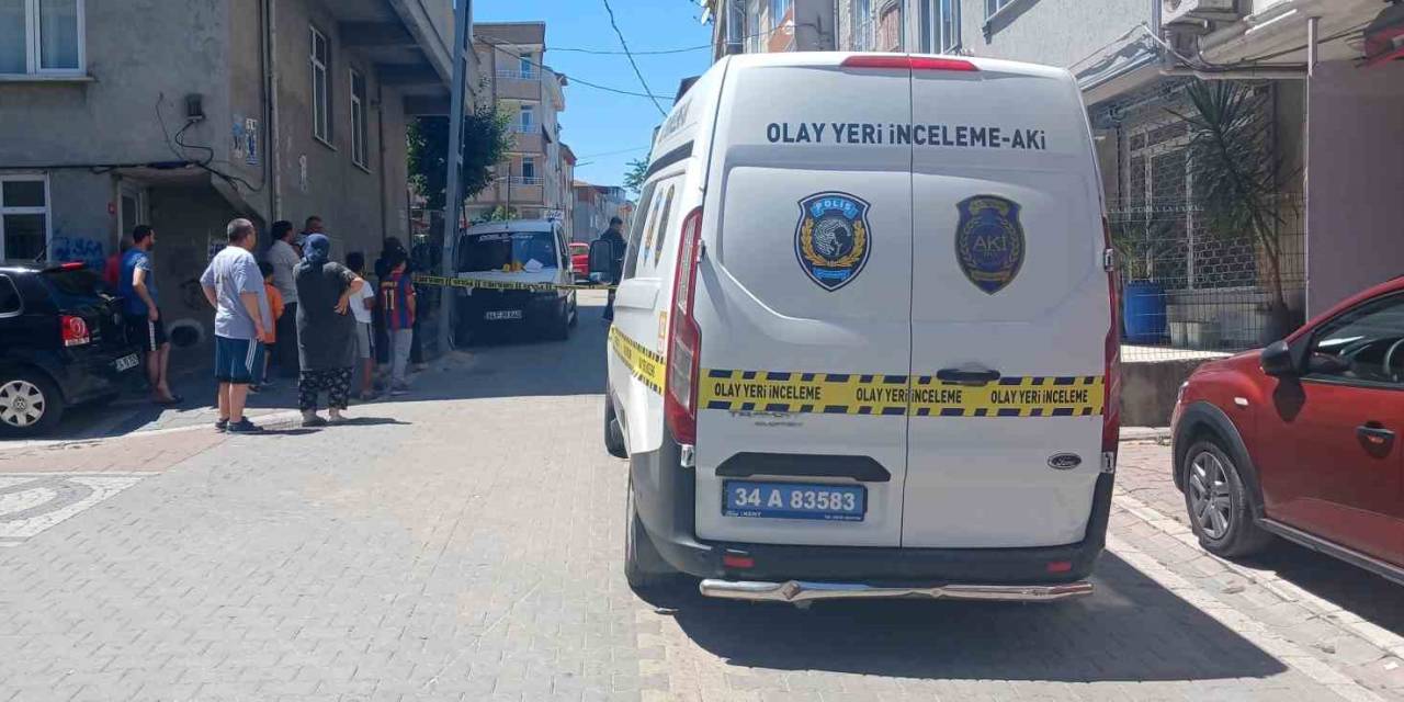 Esenyurt’ta Balkondan Düşen 10 Yaşındaki Çocuk Hayatını Kaybetti