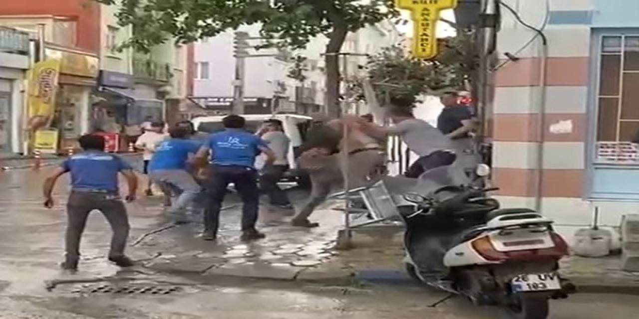 Alacak Verecek Meselesinden Tartışan Akrabalar Sokak Ortasında Kavga Etti