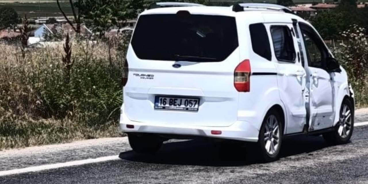 Motosiklet Hafif Ticari Araçla Çarpıştı: 1 Ölü