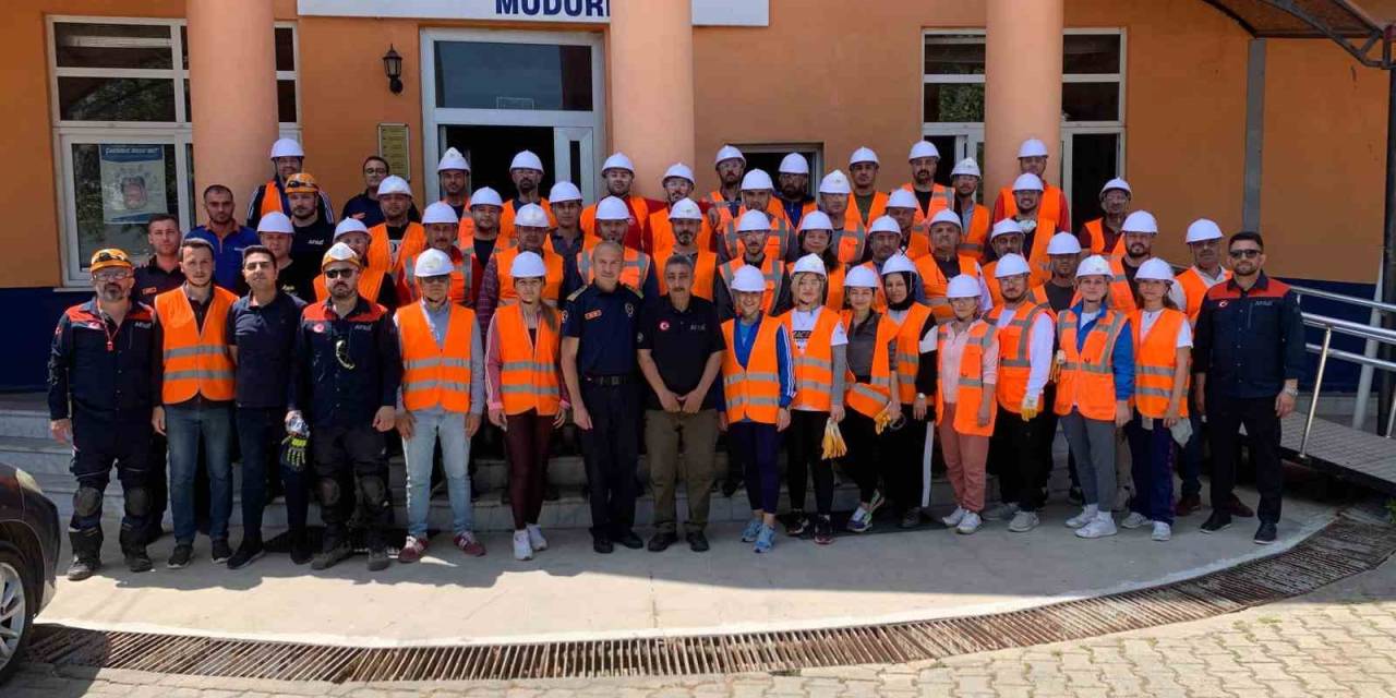 Aydın Gençlik Ve Spor İl Müdürlüğü Personelleri Arama-kurtarma Eğitimi Aldı