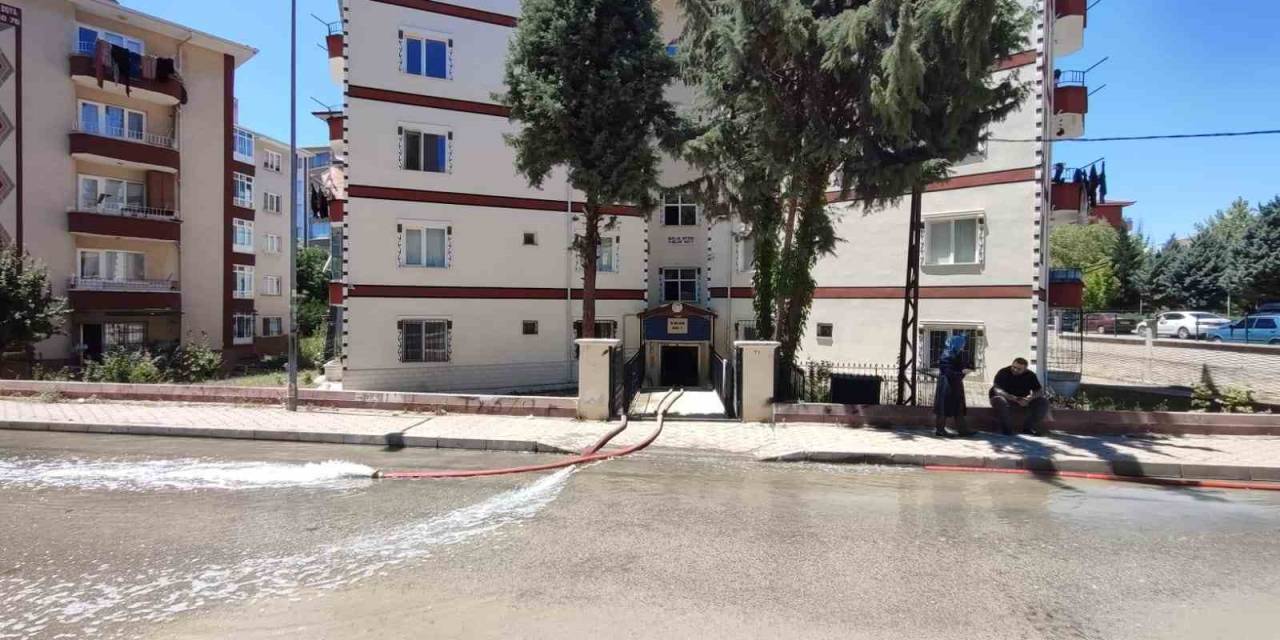 Ankara’da Sel Sonrası Su Basan Evlerde Tahliye Çalışmaları Devam Etti