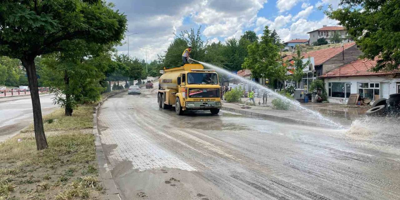 Selin Vurduğu İlçede Temizlik Ve Hasar Tespit Çalışmaları Başladı