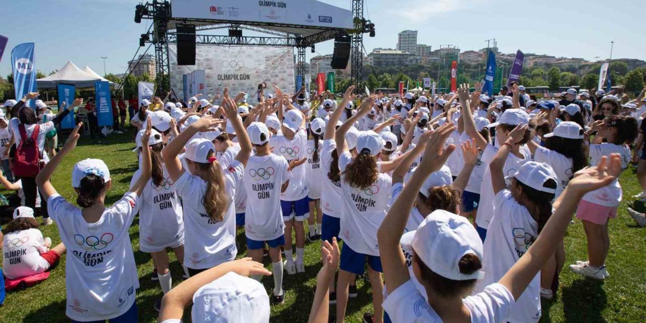 İstanbul’da Yüzlerce Çocuk Ve Milli Sporcular Olimpik Gün’ü Kutladı