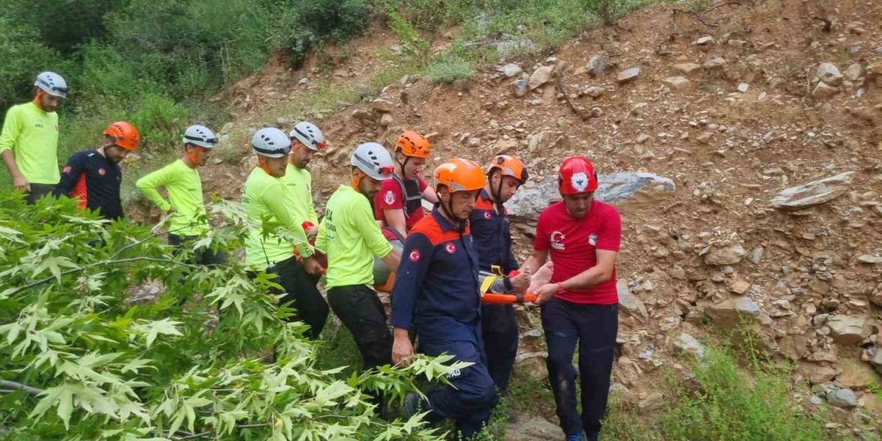 Şelale Kanyonunda Mahsur Kalan Anne Kız Kurtarıldı