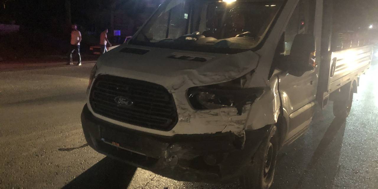 Otomobil İle Transit Araç Çarpıştı: 3 Yaralı