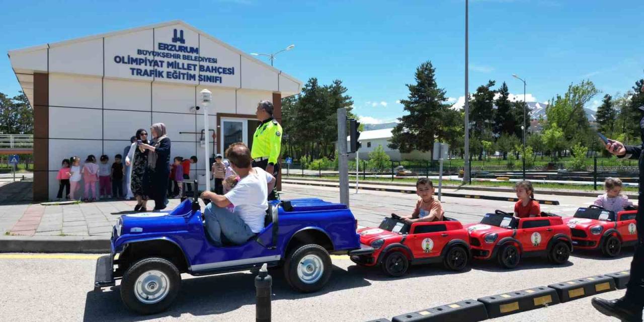 Hem Öğreniyor Hem De Eğleniyorlar